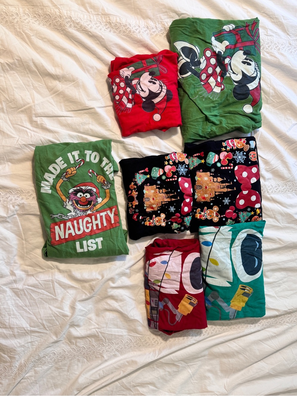 Matching Disney Christmas t-shirts - Mommy & Daughter - Minnie Wall-E Castle